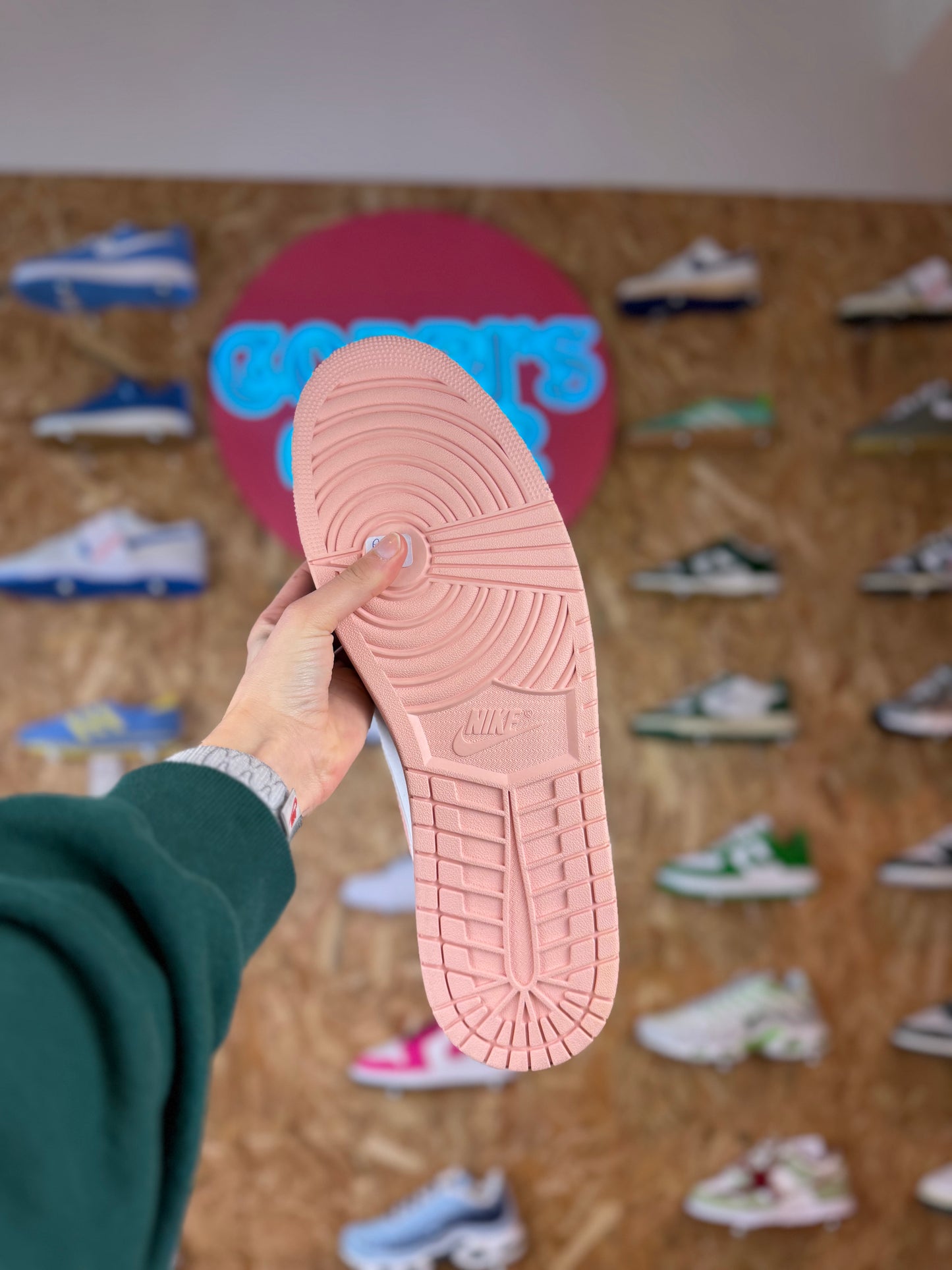 Air Jordan 1 Mid 'Crimson Tint'