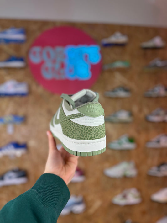 Nike dunk low premium safari oil green