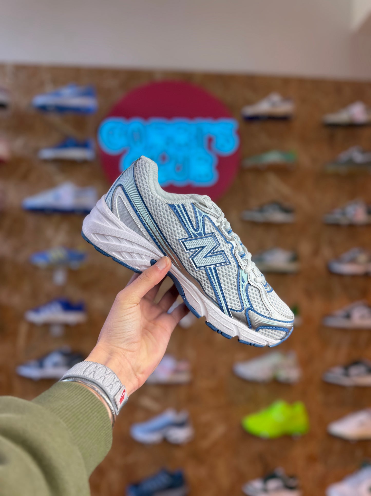 New Balance 740