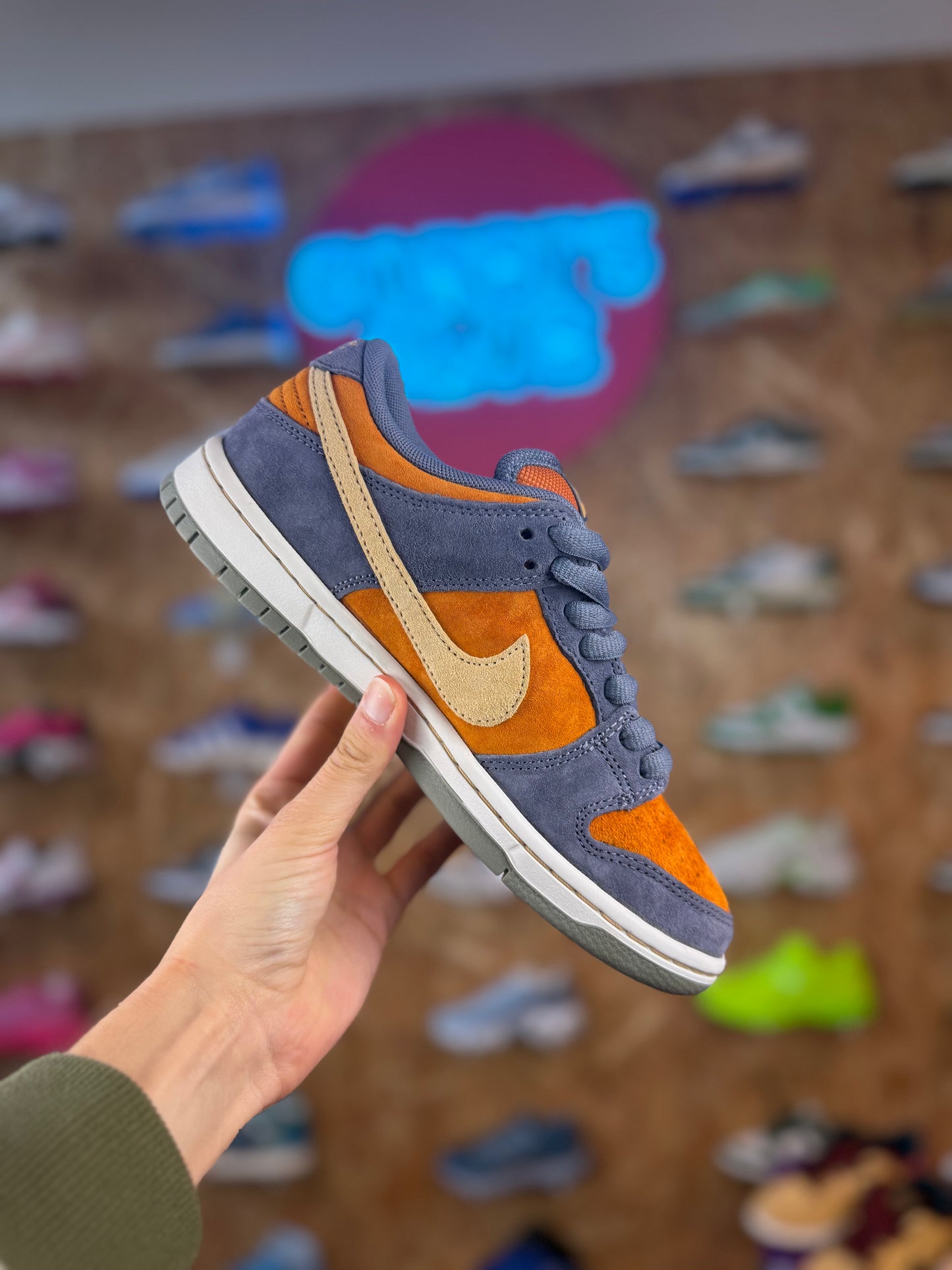 Dunk SB 'Light Carbon Monarch'