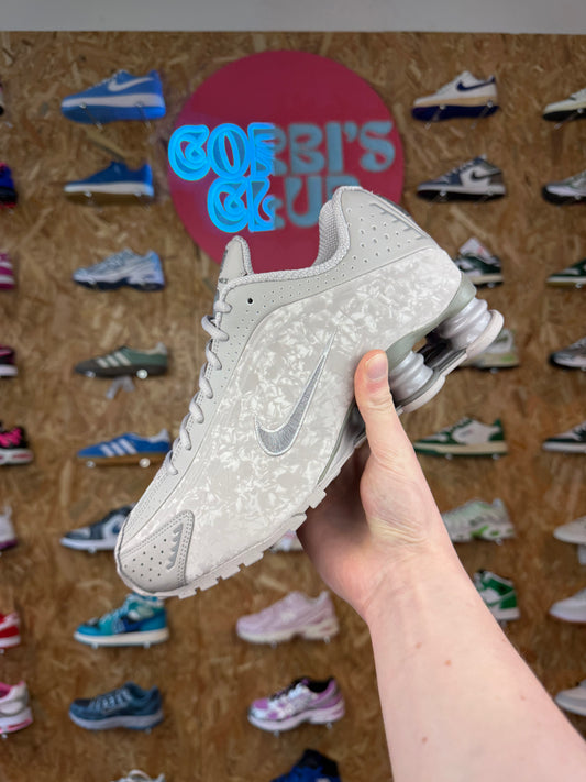 Nike Shox R4 Flat Pewter Floral