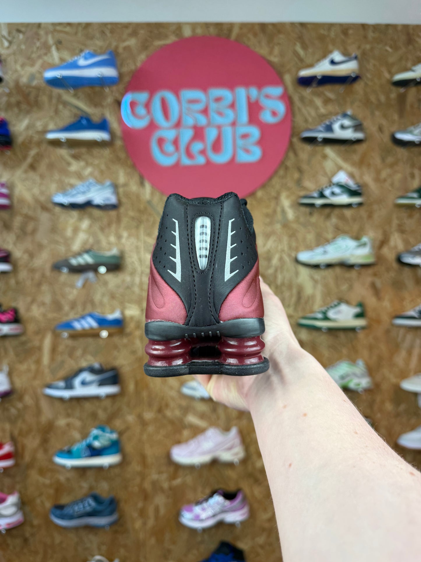 Nike Shox R4 Black/ Metallic Silver Team red