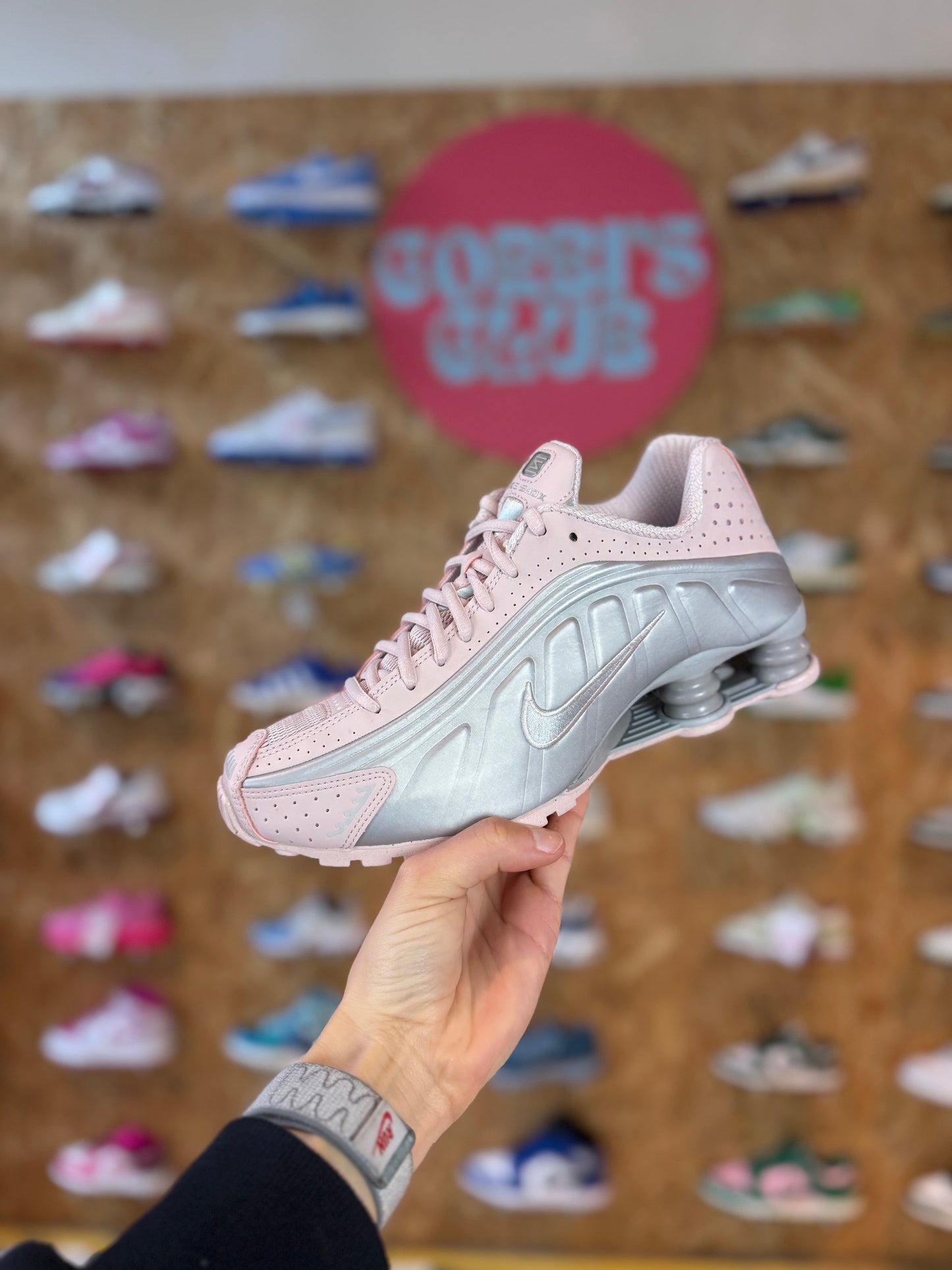 Nike shox R4 'BARELY ROSE'