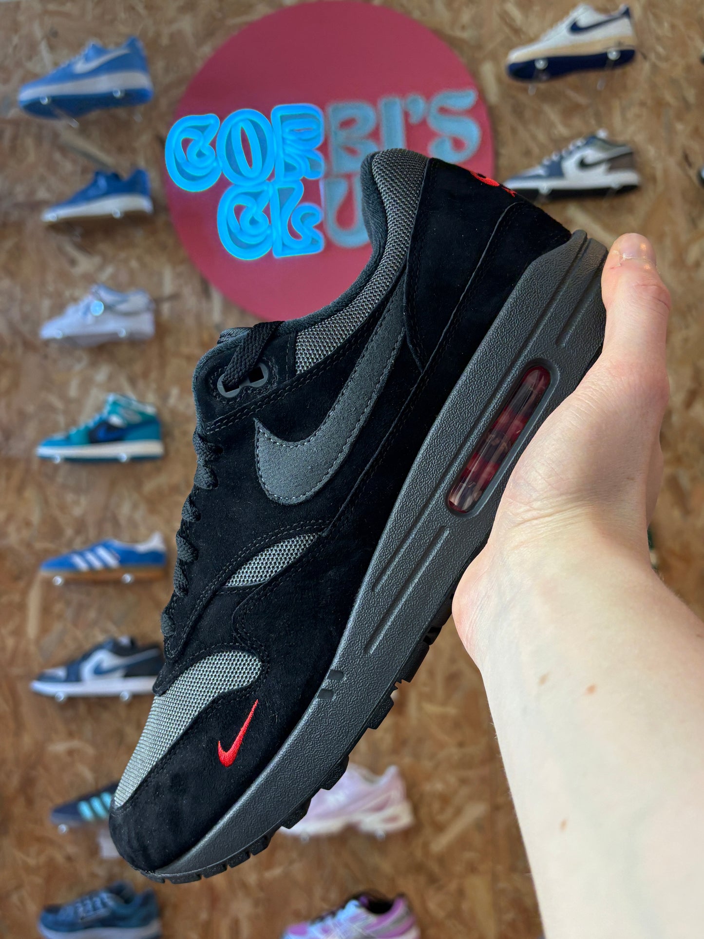 Nike Air Max 1 'Black University Red'