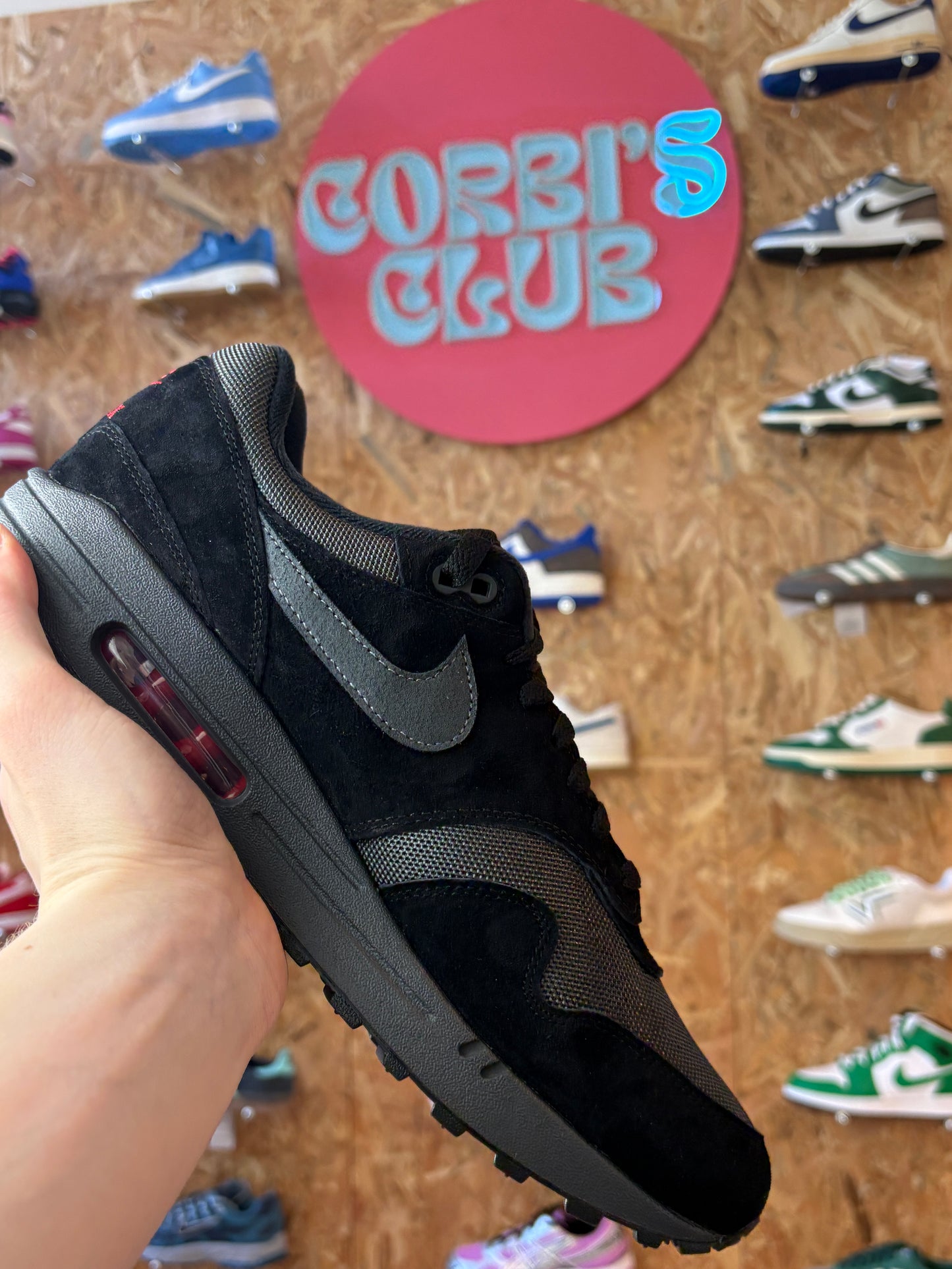 Nike Air Max 1 'Black University Red'