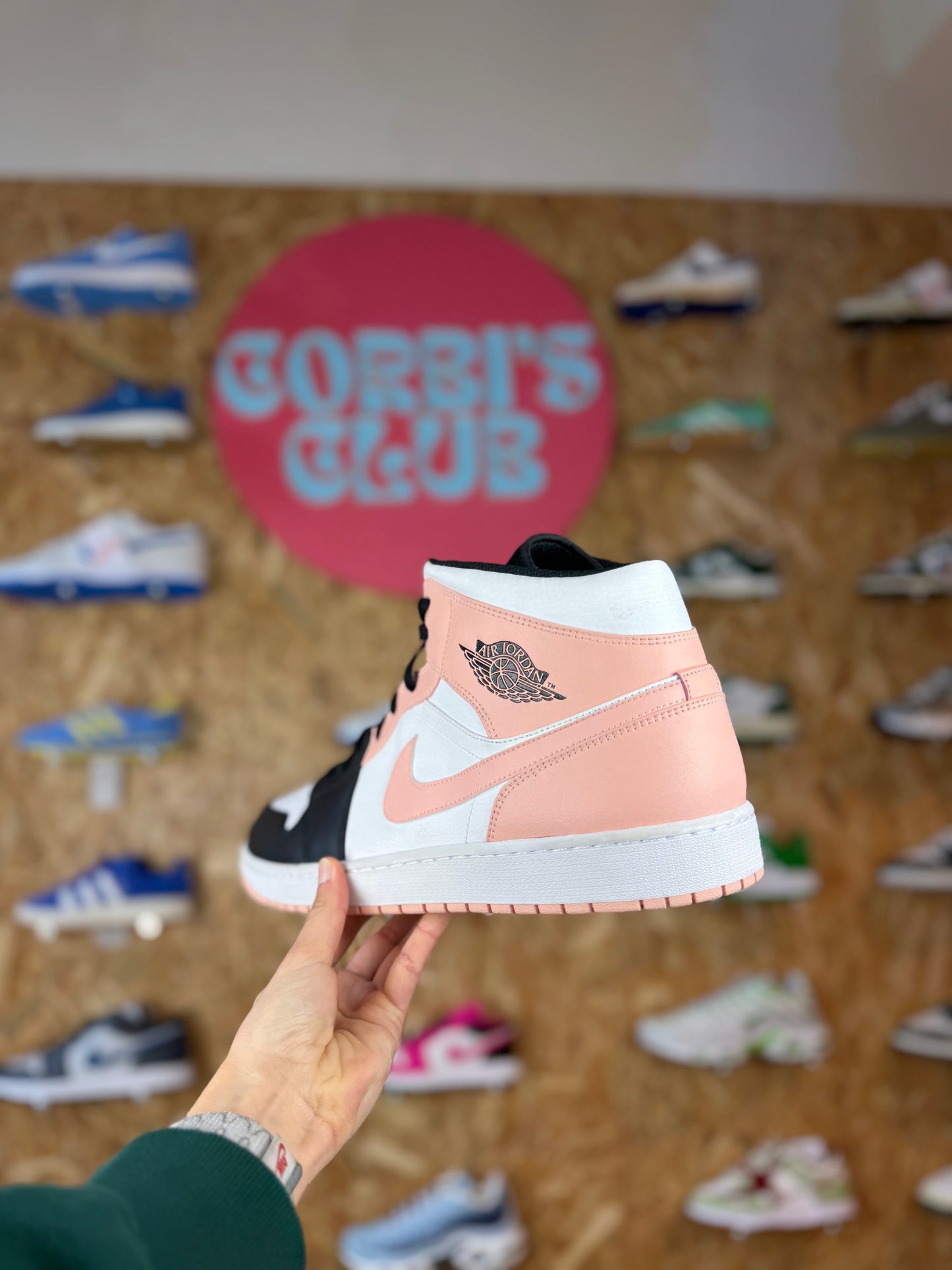 Air Jordan 1 Mid 'Crimson Tint'