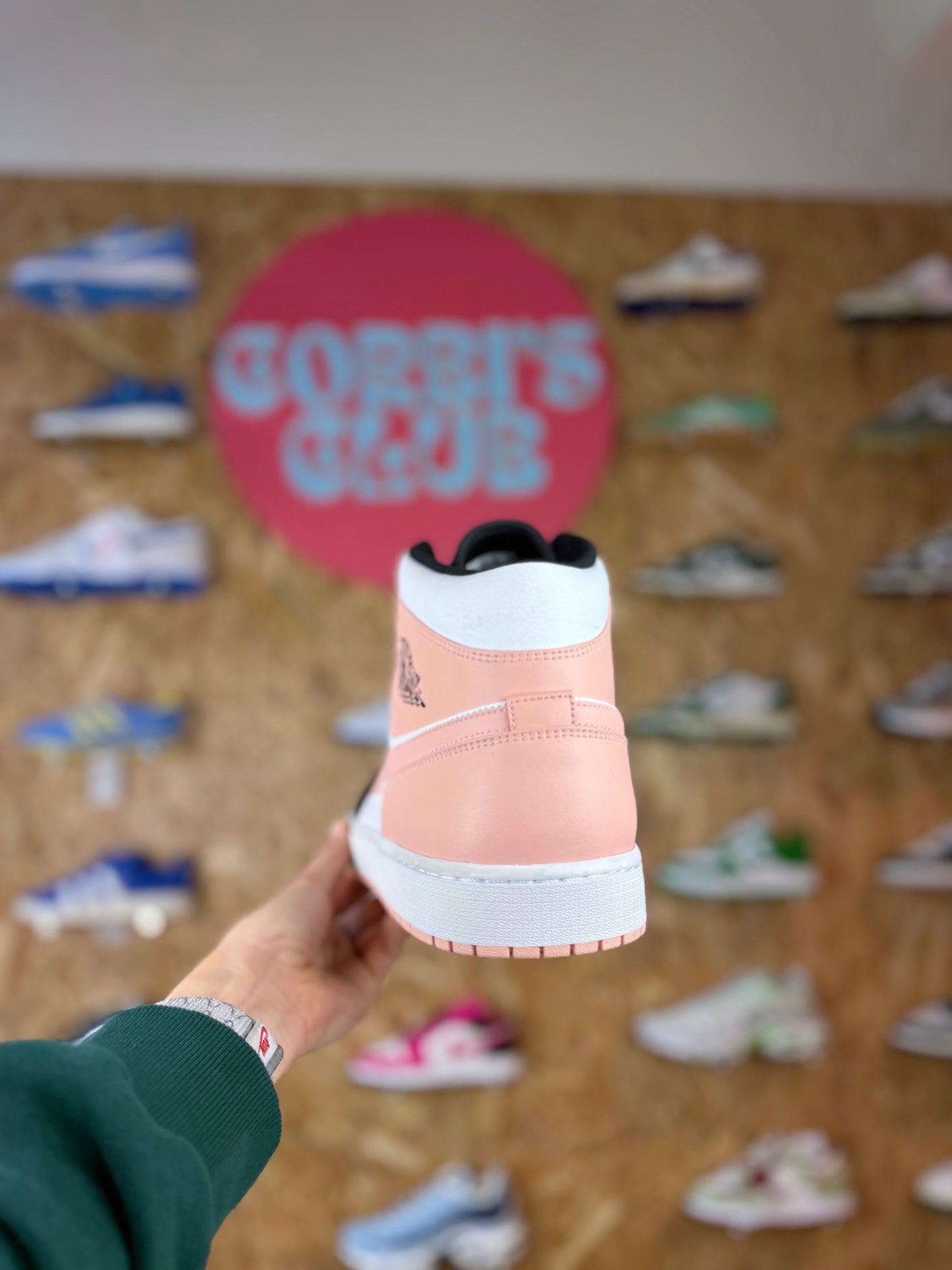 Air Jordan 1 Mid 'Crimson Tint'