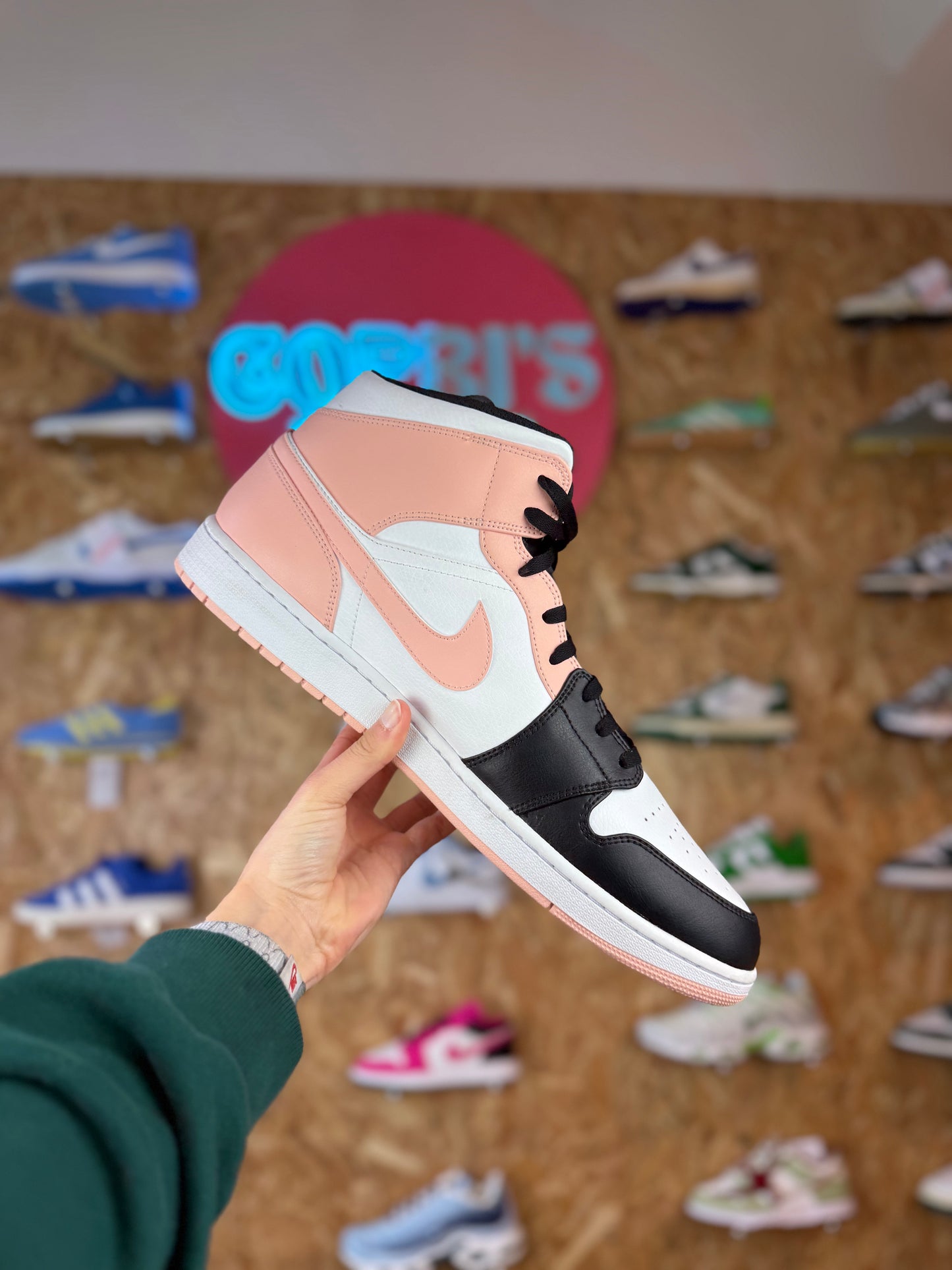 Air Jordan 1 Mid 'Crimson Tint'