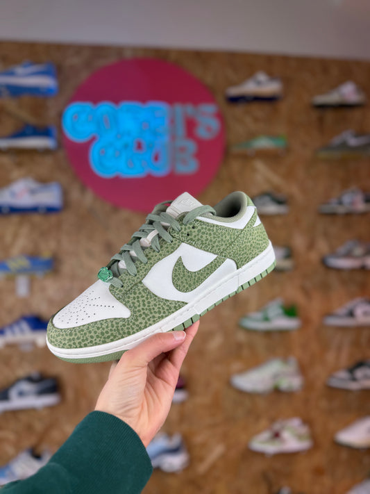 Nike dunk low premium safari oil green