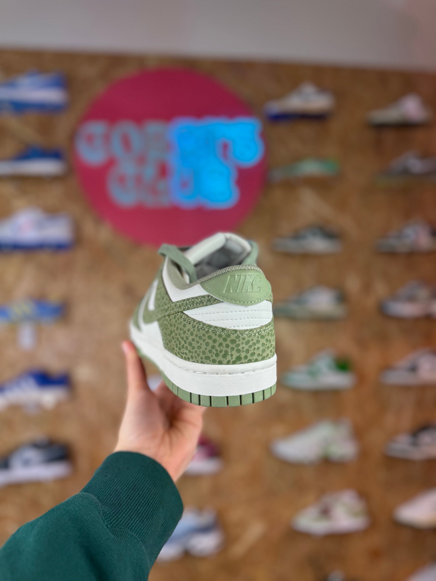 Nike dunk low premium safari oil green