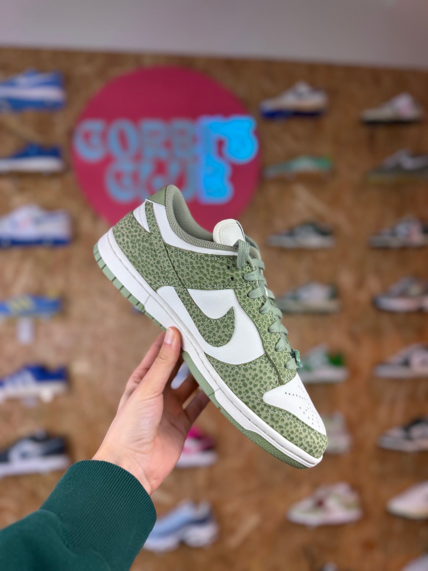 Nike dunk low premium safari oil green