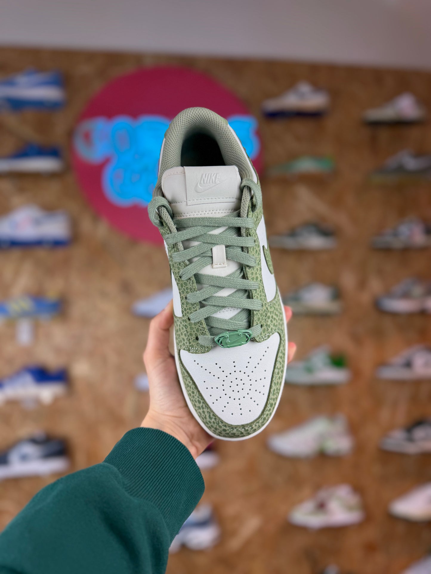 Nike dunk low premium safari oil green