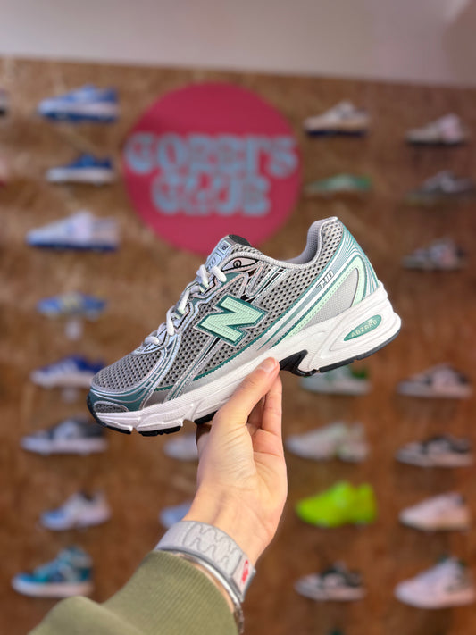 New Balance 740
