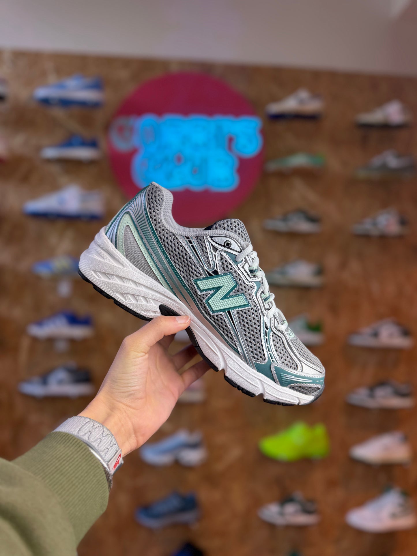 New Balance 740