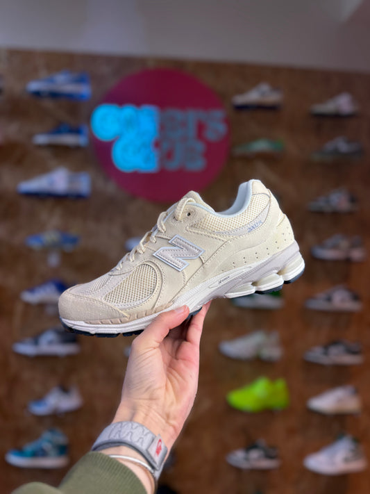 New Balance 2002R