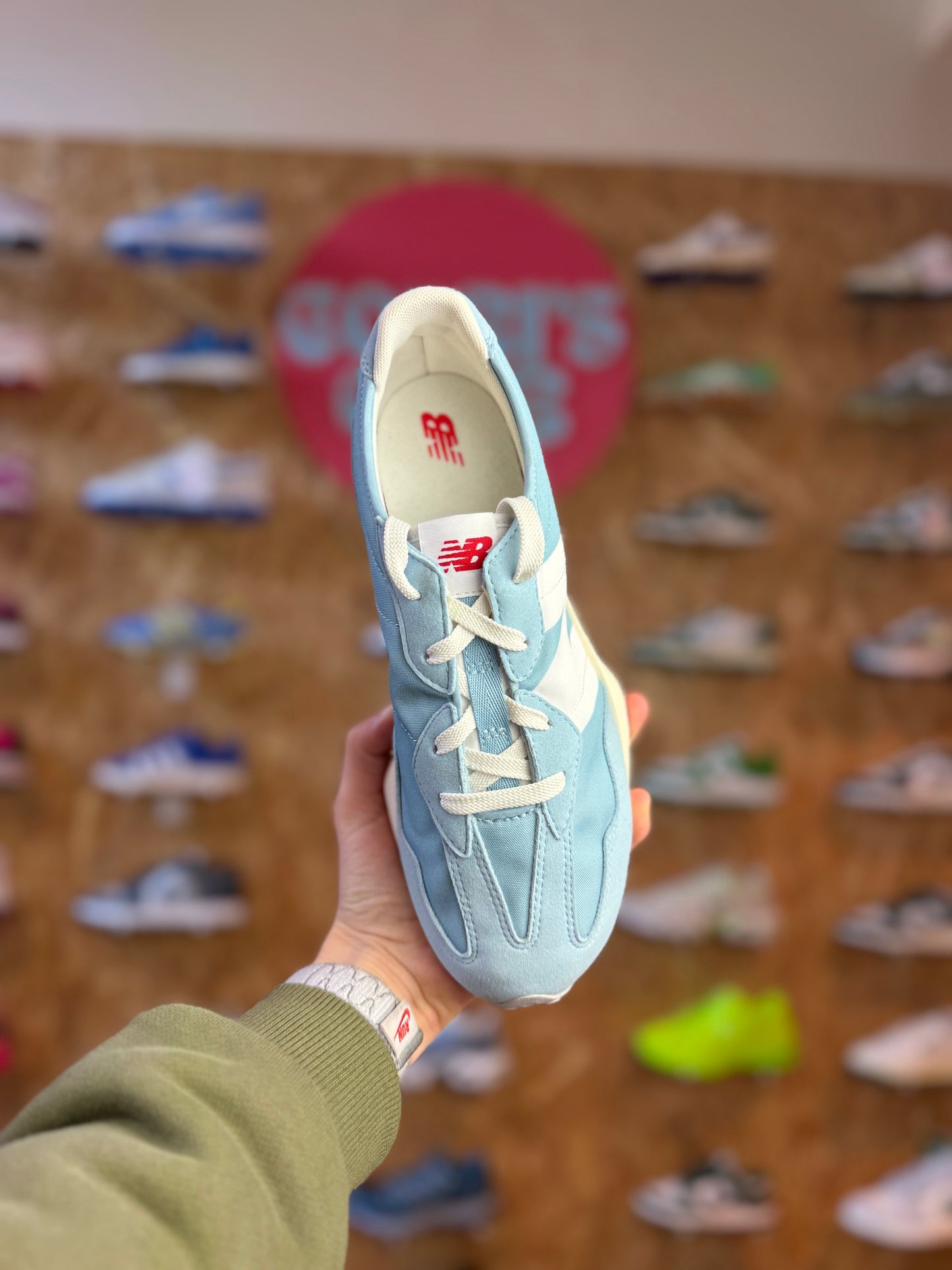 New Balance 327