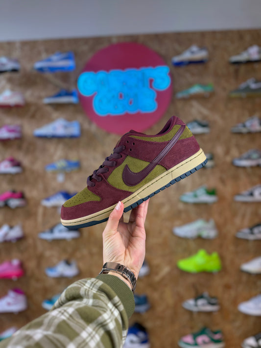 Dunk SB 'Dark Team Red Burgundy Crush'