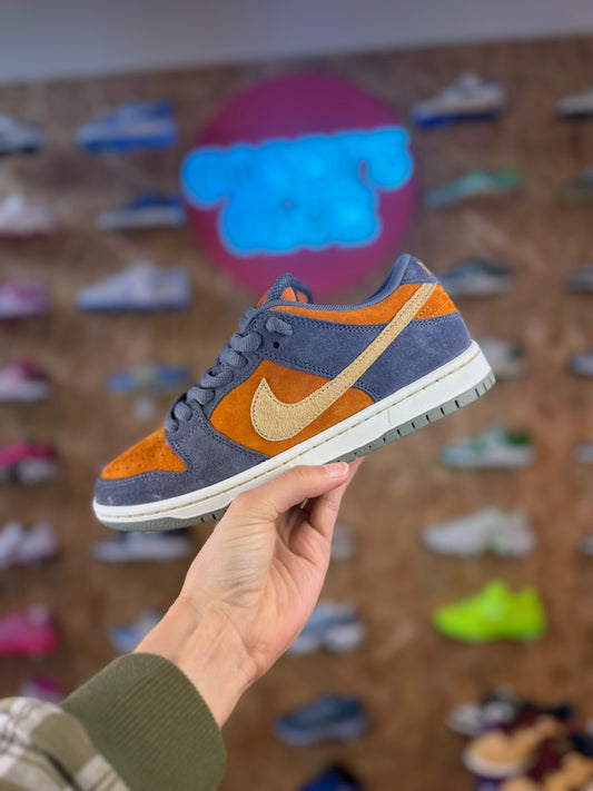 Dunk SB 'Light Carbon Monarch'