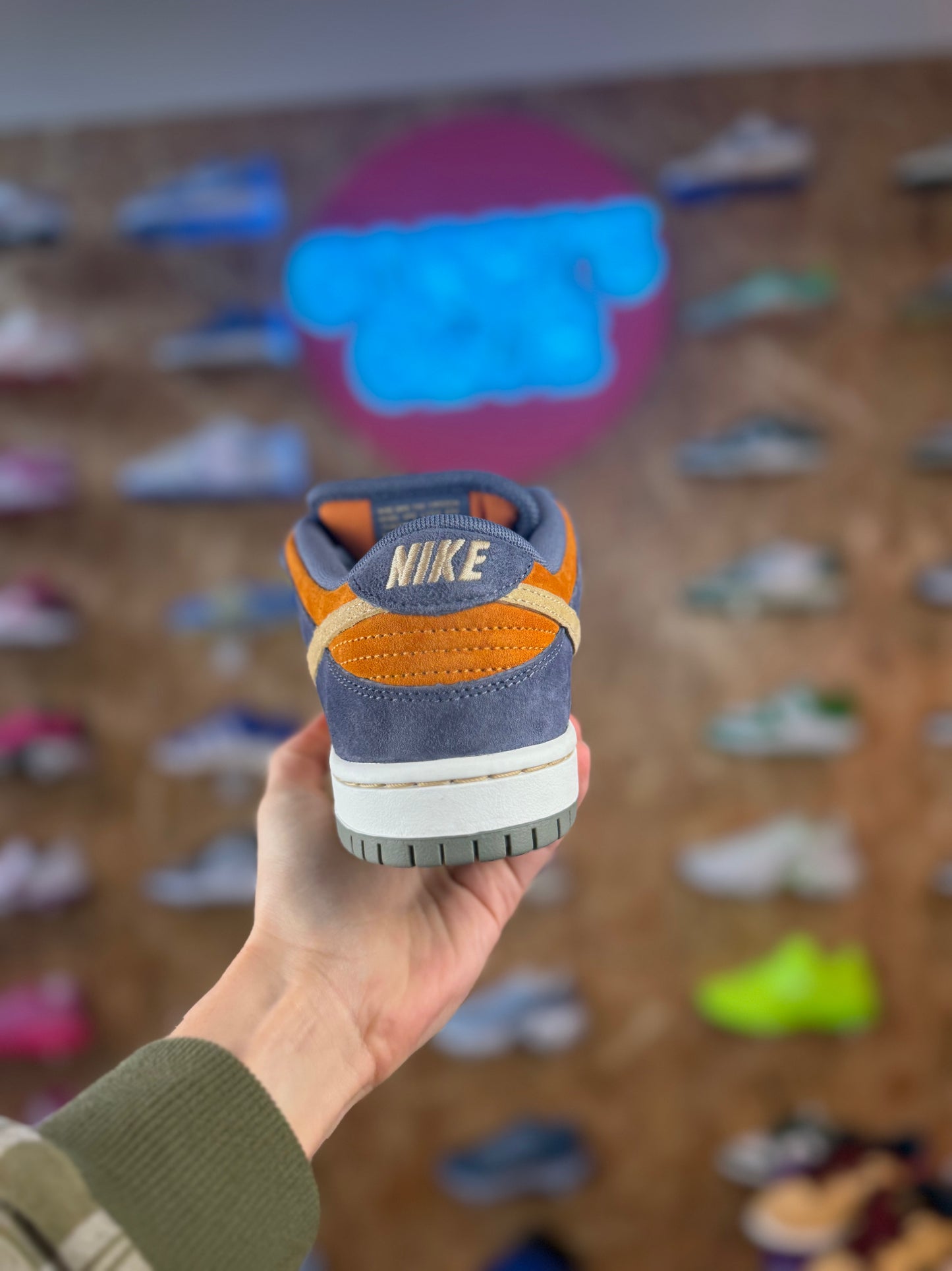 Dunk SB 'Light Carbon Monarch'