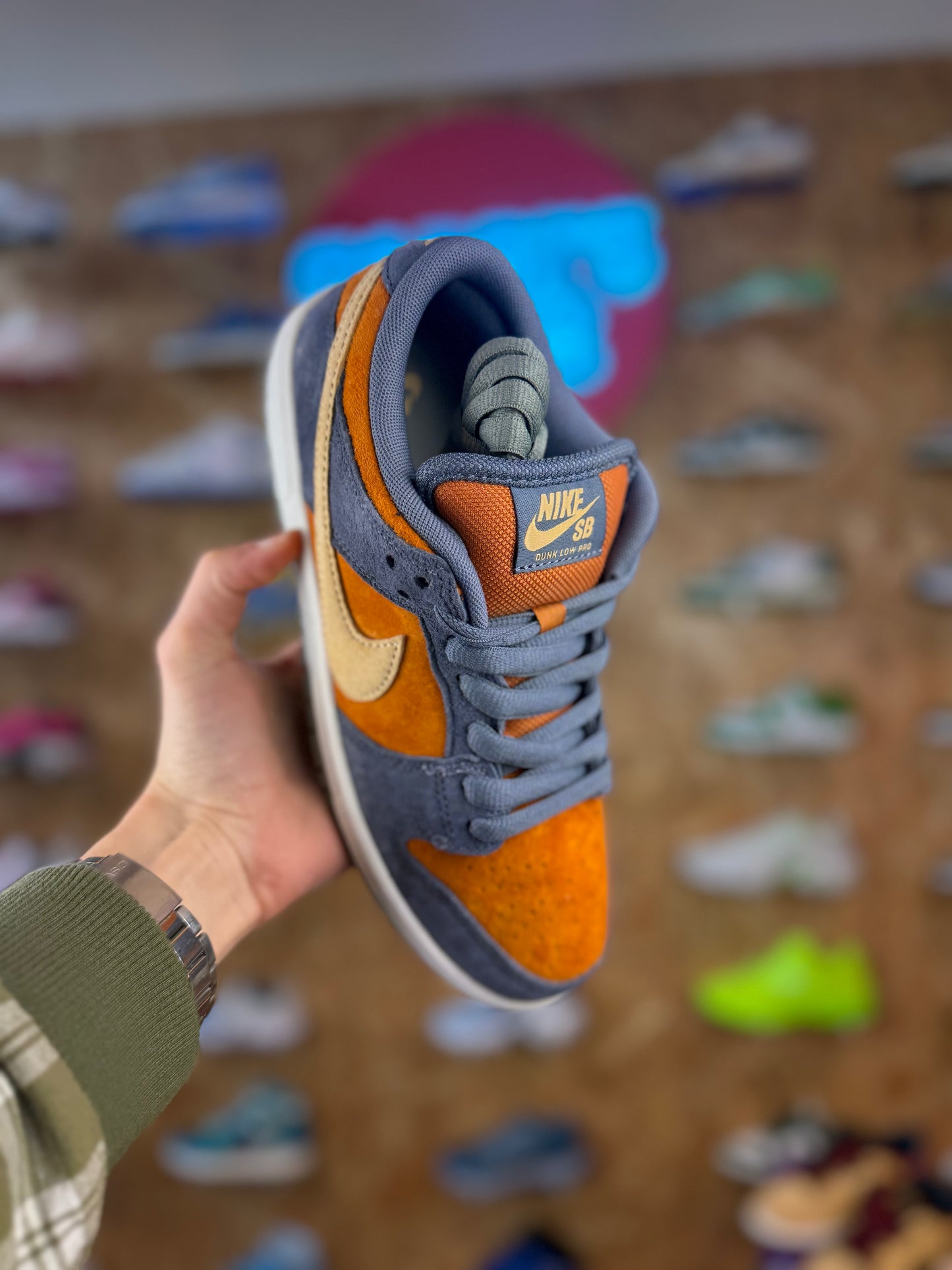 Dunk SB 'Light Carbon Monarch'