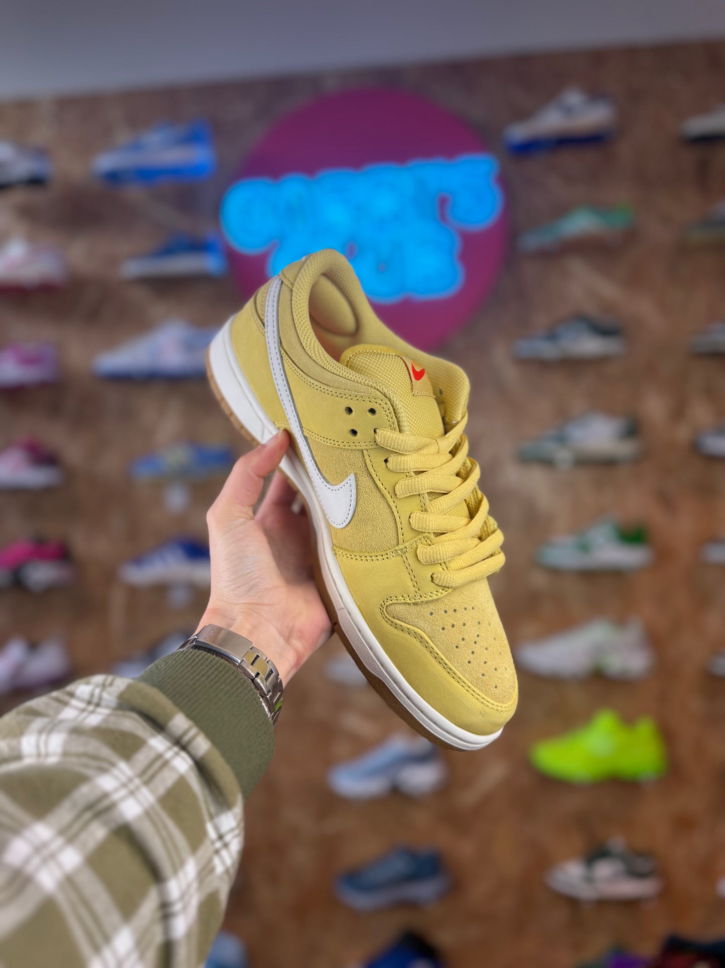 Nike Dunk SB 'Saturn Gold'