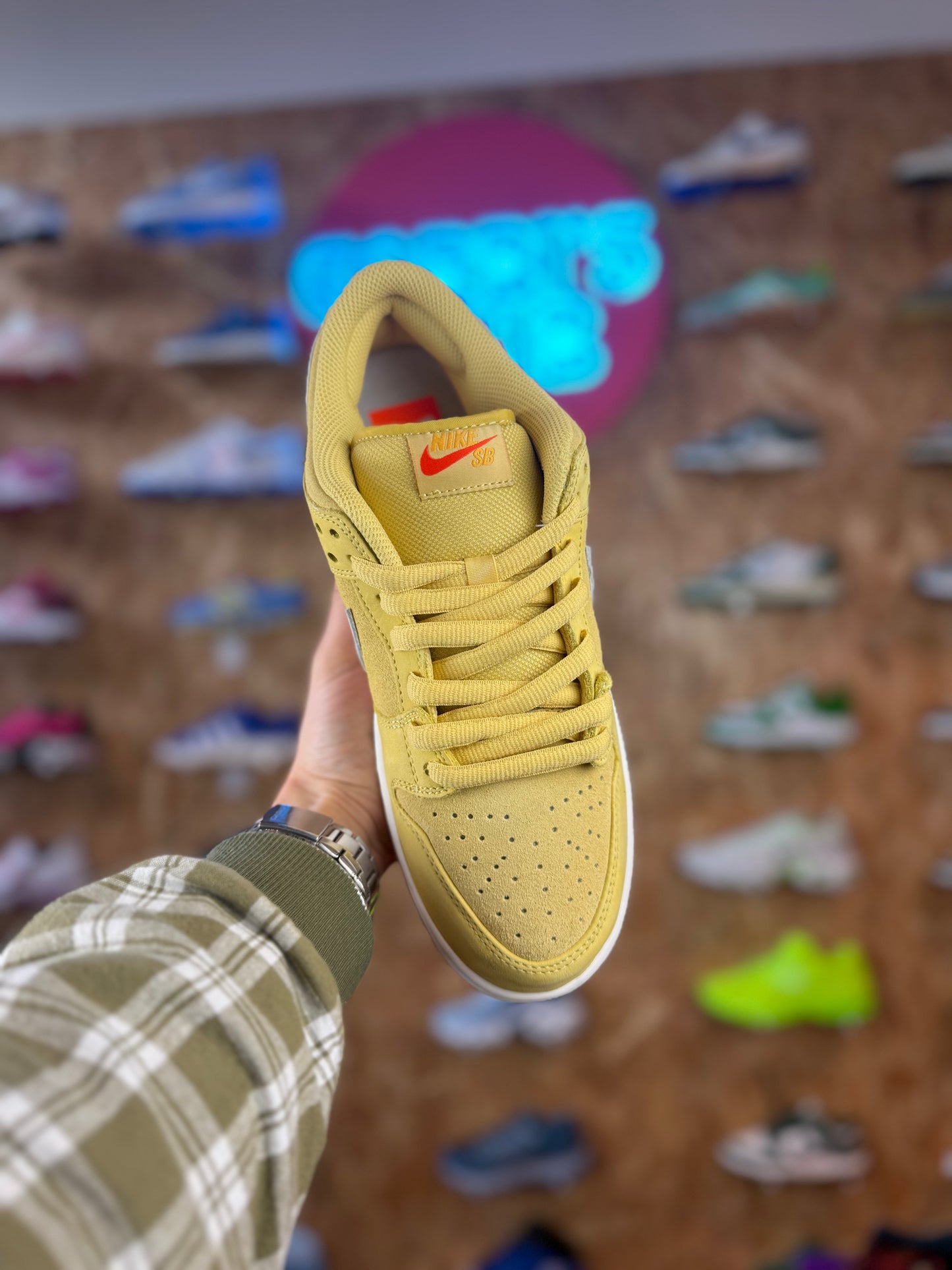 Nike Dunk SB 'Saturn Gold'