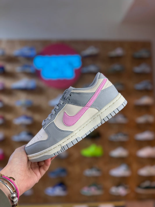 Nike Dunk 'Smoke grey pink rise'