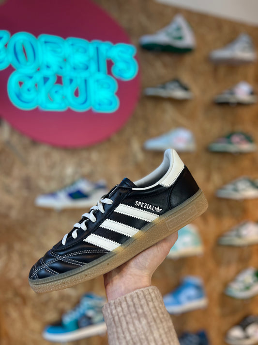 Adidas spezial - Cuir noir et blanc cassé